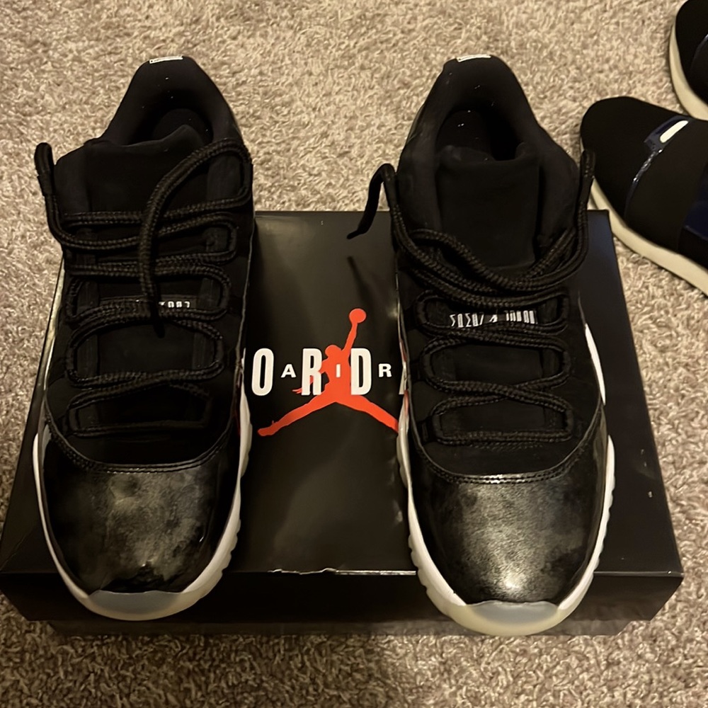AIR JORDAN 11 RETRO LOW